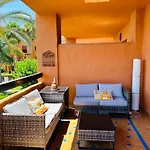 Bright Indoor And Outdoor Pool And Sauna Appartement *