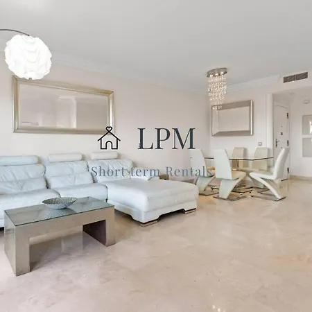 Bright Indoor And Outdoor Pool And Sauna *