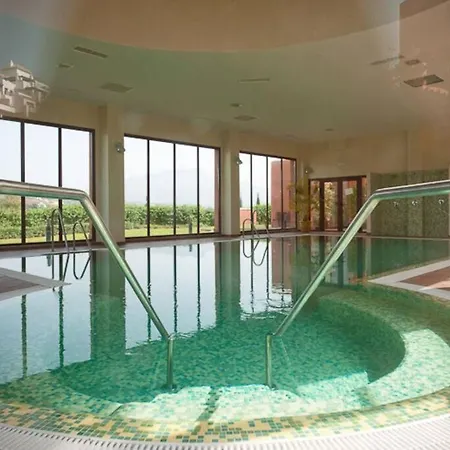 Bright Indoor And Outdoor Pool And Sauna *