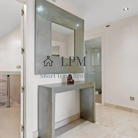 Bright Indoor And Outdoor Pool And Sauna Lejlighed