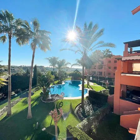 Apartamento Bright Indoor And Outdoor Pool And Sauna