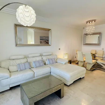 Apartamento Bright Indoor And Outdoor Pool And Sauna *