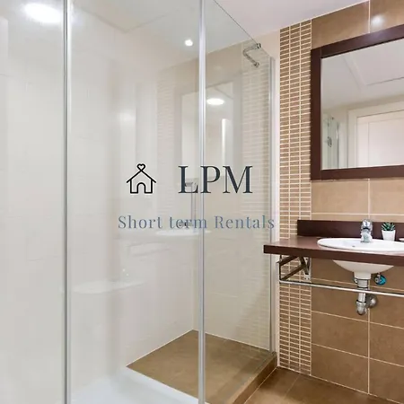 Bright Indoor And Outdoor Pool And Sauna Lejlighed