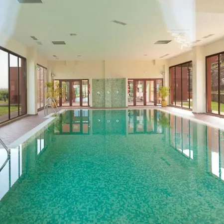 Lejlighed Bright Indoor And Outdoor Pool And Sauna