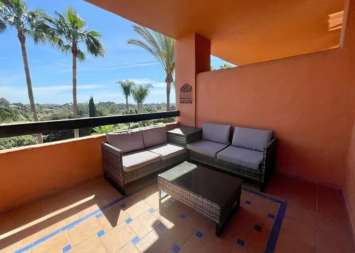 Bright Indoor And Outdoor Pool And Sauna Appartamento Estepona