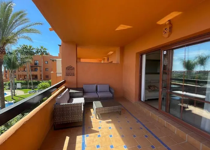 Apartamento Bright Indoor And Outdoor Pool And Sauna Estepona