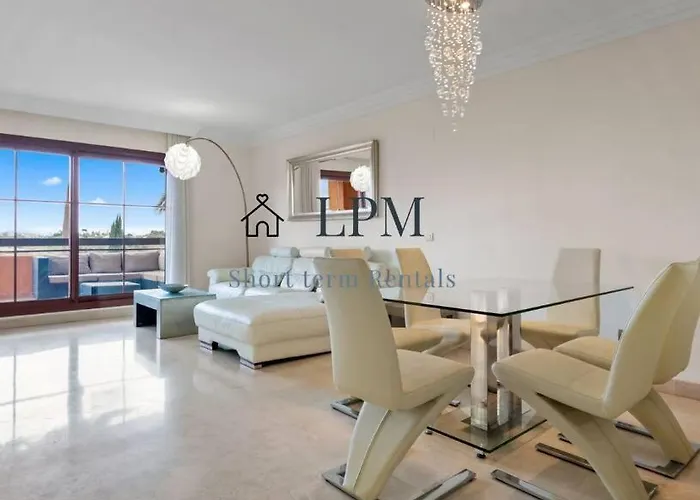 Apartamento Bright Indoor And Outdoor Pool And Sauna