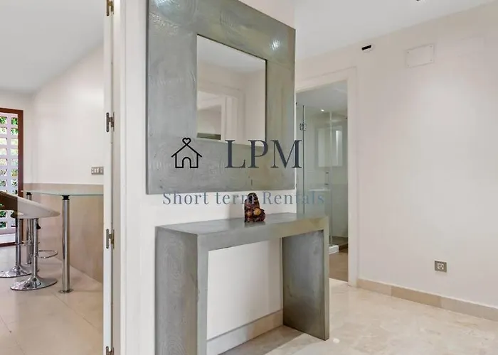 Bright Indoor And Outdoor Pool And Sauna Appartamento