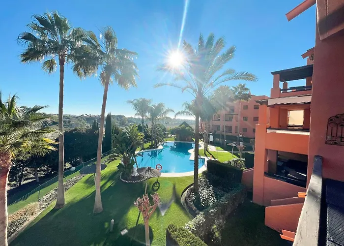 Apartamento Bright Indoor And Outdoor Pool And Sauna