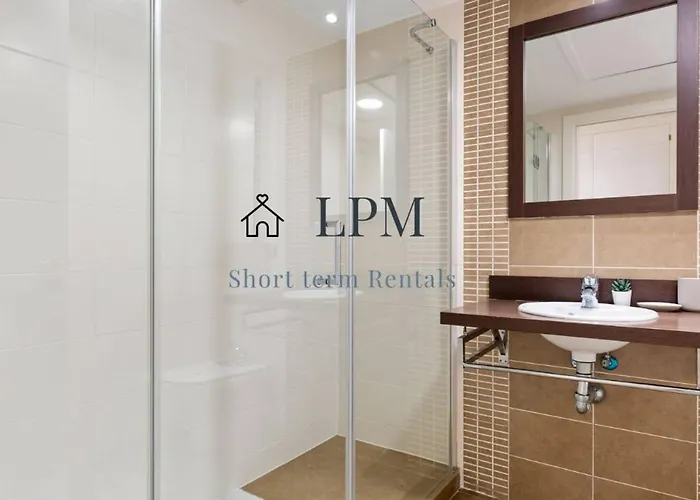 Bright Indoor And Outdoor Pool And Sauna Appartamento