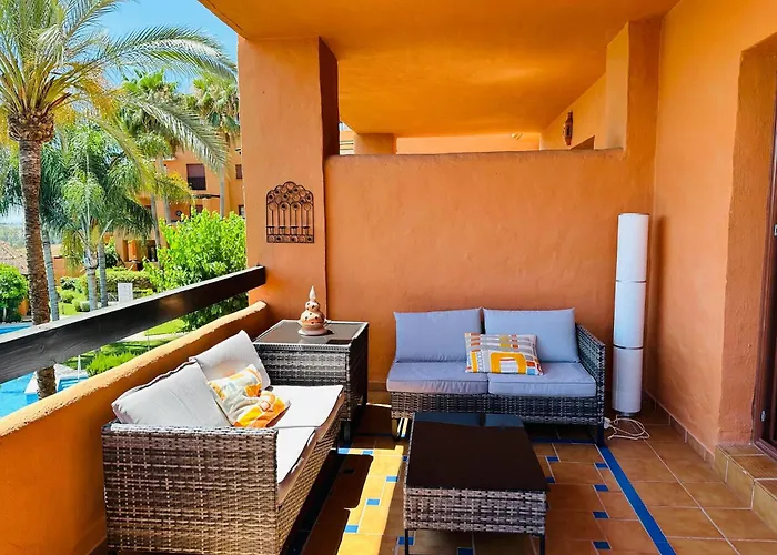 Bright Indoor And Outdoor Pool And Sauna Appartamento *