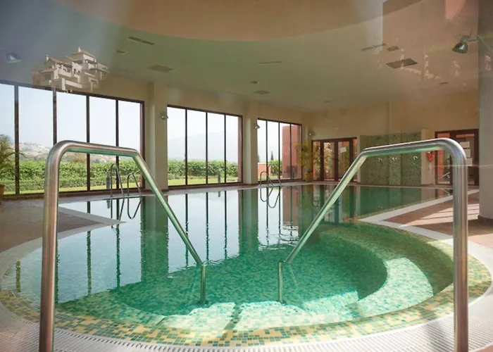 Appartamento Bright Indoor And Outdoor Pool And Sauna Estepona