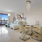 Apartamento Bright Indoor And Outdoor Pool And Sauna