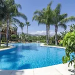 Apartamento Bright Indoor And Outdoor Pool And Sauna Estepona