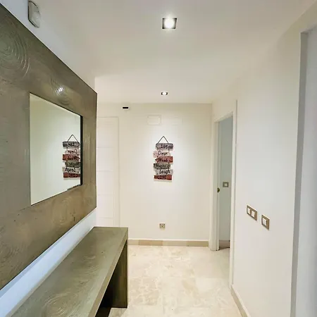 Apartamento Bright Indoor And Outdoor Pool And Sauna
