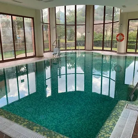 Bright Indoor And Outdoor Pool And Sauna Appartamento